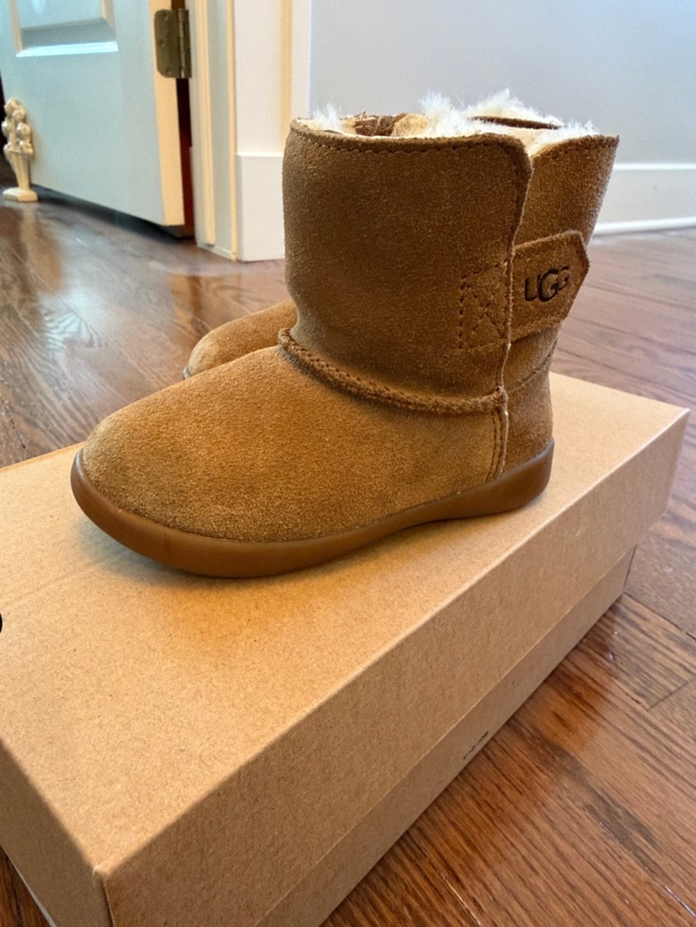 UGG Keelan Toddler Chestnut Suede Boot - size 6